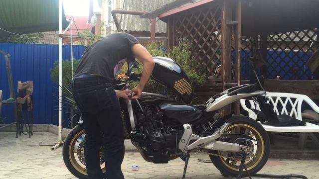 Замена свечей на мотоцикле Honda CB600FA 2007 смотреть онлайн