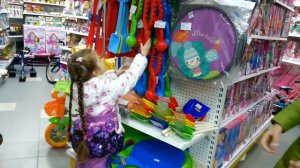 В магазине игрушек#Бегемот.