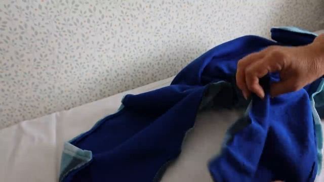 Нашла в шкафу старый палантин и сразу же его разрезала. Покажу, какую красоту из него смастерила