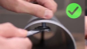 Как закрутить болтик в труднодоступном месте