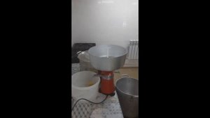 Сепарируем молоко, подсчитываем жирность сливок, нормализуем сливки до необходимой жирности.