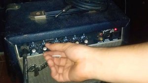 Teste Fender Frontman 15g (áudio da câmera)