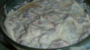 Курица с ананасами и черносливом в духовке