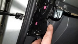 Zafira B снятие нижнего пластика , под рулём