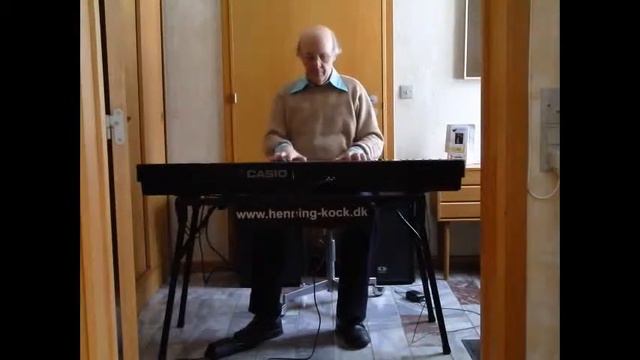 No.5 Casio Privia PX-350 - in piano mode - played by Henning Kock - I Cant Stop Loving You смотреть онлайн