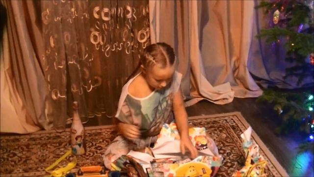 Miss Pegy получает подарки на Новый год смотреть онлайн