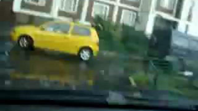 блондинка за рулем