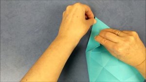 Конверт из бумаги с лучами. Paper envelope