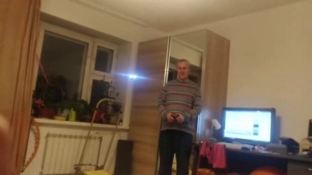 Испытание квадрокоптера в квартире 4DRC V9 RC mini drone смотреть онлайн