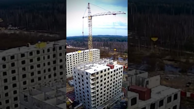 «Карточный» домик. Башенный кран КБ-503 строит панельку #shorts