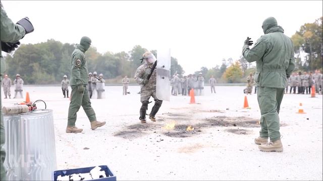 Watch How U.S. Soldiers React to Molotov Cocktails Being Thrown at Their Feet | US Army Training смотреть онлайн