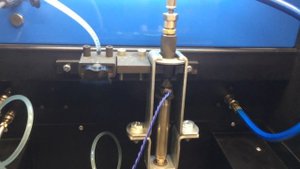 Проверка форсунки высокого давления на стенде.