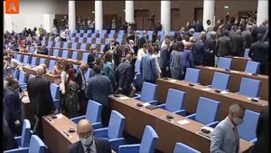 Болгария посыпалась первой_ братушки влепили вотум недоверия правительству из-за.mp4