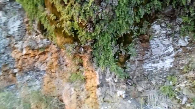 Водопад девичьи слёзы на высоком берегу в Анапе