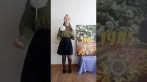 Поддержите девочка, поёт песню Катюша ???