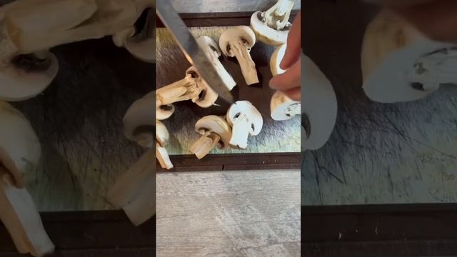 Вкуснейший лосось с грибами и томатами? #подпишись #киев #готовимдома #вкусно #вкуснаяеда #шортс смотреть онлайн