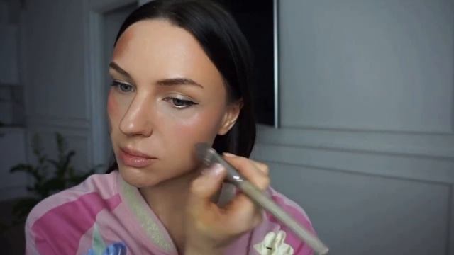 Сравнение нанесение Beautyblender,спонжем из Fix Price и кистями для макияжа
