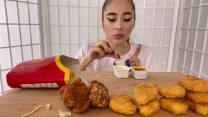 MUKBANG| НЕТ ПОДРУГ? МАКДОНАЛЬДС КАРТОФЕЛЬ ФРИ БУРГЕР НАГГЕТСЫ ??| FRIES BURGERS MCDONALDS