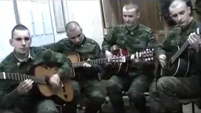 Russian Soldiers Play The Guitar / Русские солдаты играют на гитаре.