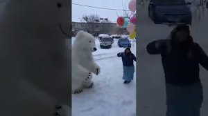 Медведь поздравляет с днём рождения