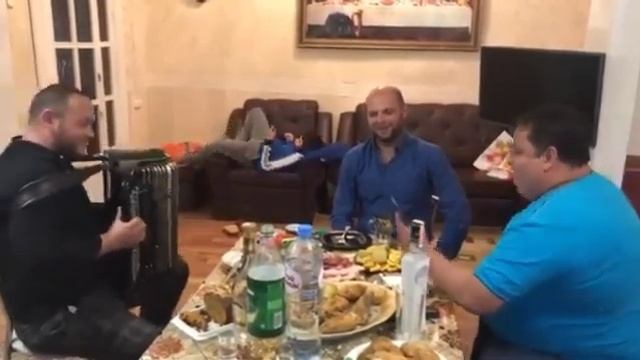 Цыгане поют дома. Красиво ?????? смотреть онлайн