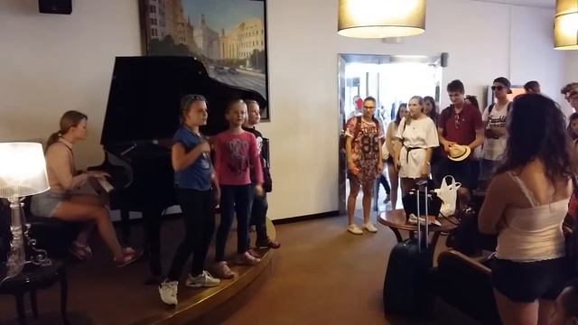 Hotel expo Valencia . Песня Лесной олень