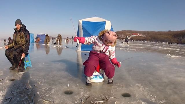Рыбалка зимой на самодуры в районе Тавричанки! Как начать рыбачить новичку!