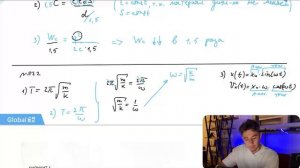 Тележка массой 0,5 кг, прикреплённая к горизонтальной пружине жёсткостью 200 Н/м, совершает - №