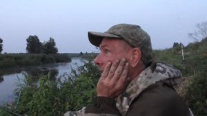 Саня, где трофей?! Ловля сома на мелководье. Рыбалка на реке Свислочь в Беларуси.