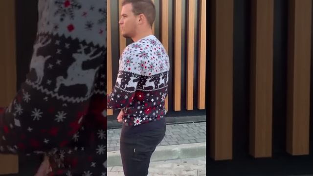 Новогодний свитер с оленями Бело черный Мужской Без горла смотреть онлайн