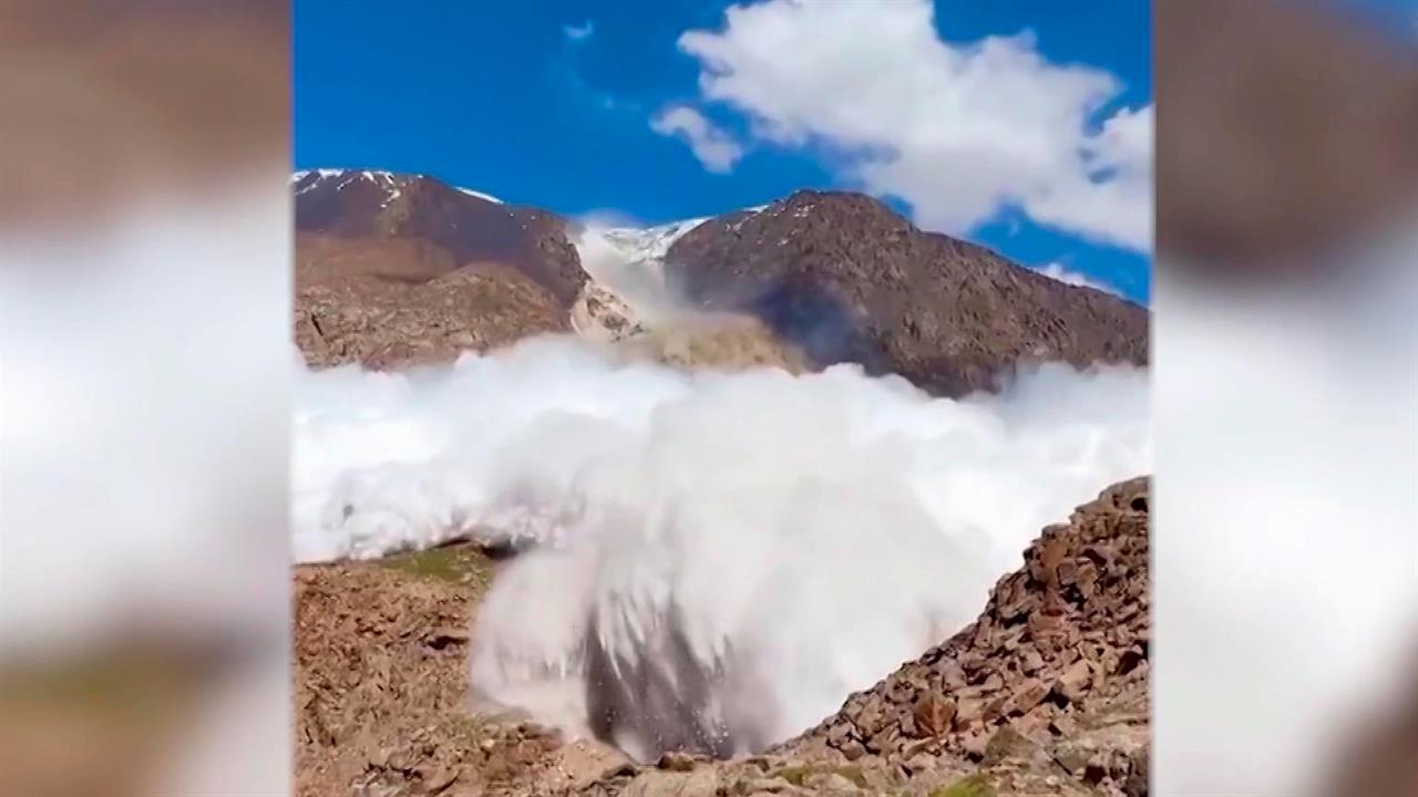 Сход лавины в Киргизии