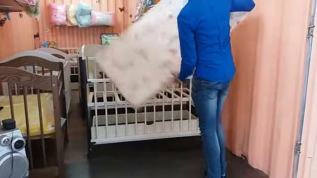 кроватка матео на колёсиках с автостенкой в магазине Крошка-Бишкек смотреть онлайн