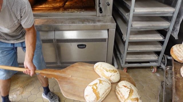 Выпечка хлеба в подовой печи. смотреть онлайн