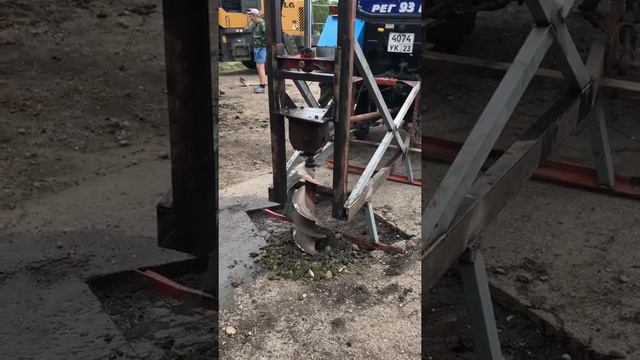 Ямобур своими руками от ВОМ Трактора смотреть онлайн