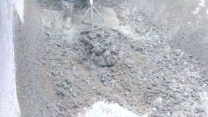 Замес бетона мотобуром на армопояс.