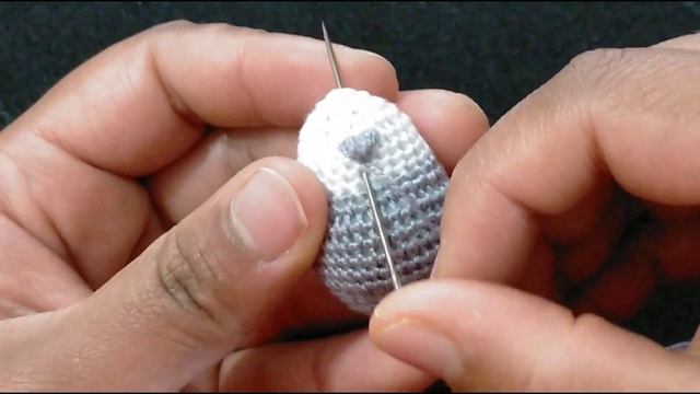 Crochet Miniature Cockatiel (part 3) || Crochet  Amigurumi || Bird legs and assembly video tutorial смотреть онлайн