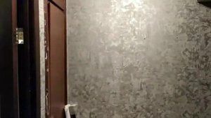 Как поклеить обои на масляную краску