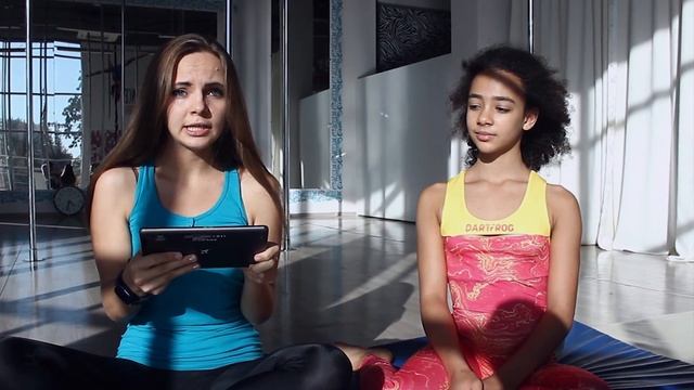 Стойка на руках. Перекат в мостик. Ответы от Эмили Москаленко HD смотреть онлайн