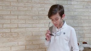 Я видел как плачет мама...  Трогательное стихотворение ко дню матери