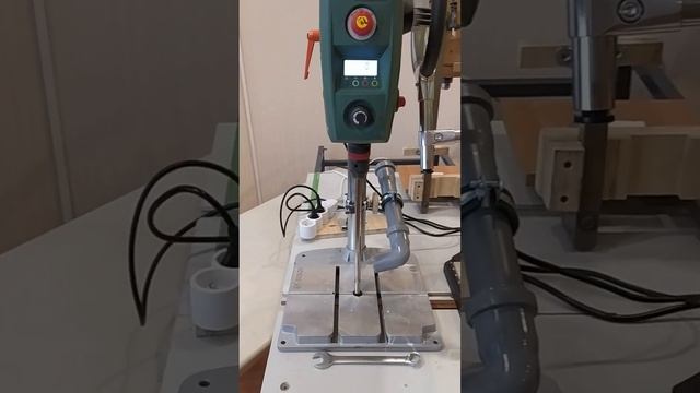 О достоинствах и недостатках сверлильных станков Bosch PBD 40 и китайского BG-518801 смотреть онлайн