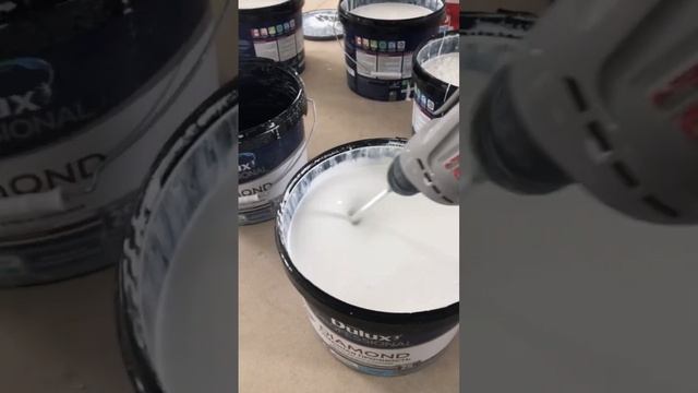 ИЗНОСОСТОЙКАЯ МАТОВАЯ КРАСКА ДЛЯ СТЕН ДЕЛЮКС ДАЙМОНД МАТ (DULUX DIAMOND MATT)