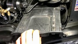 Замена воздушных фильтров двигателя PORSCHE MACAN S 3.0L V6 2014-2018