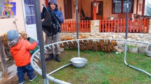 Собираем Большой батут Ашер прыгает на батуте Как собрать детский батут