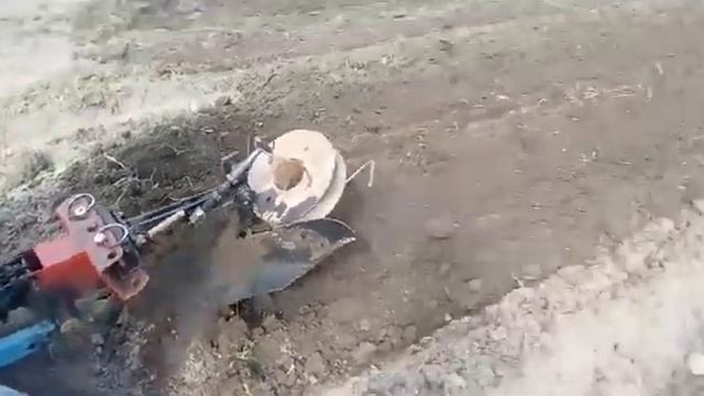 Посадка картошки необычным способом самодельным трактором смотреть онлайн