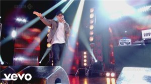 Eminem - Not Afraid (Live On The Jonathan Ross Show 2010)