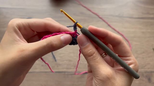 Узор крючком для начинающих. Вяжем из него пледы, плечевые изделия, сумки.