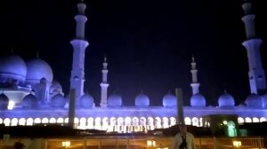 Sheikh Zayed Mosque in Abu-Dhabi. Мечеть Шейха Заеда в Абу-Даби.