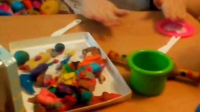 играем в посуду! лепим продукты из пластилина смотреть онлайн