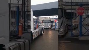 Первые седельные тягачи Hyundai Xcient были доставлены счастливым клиентам