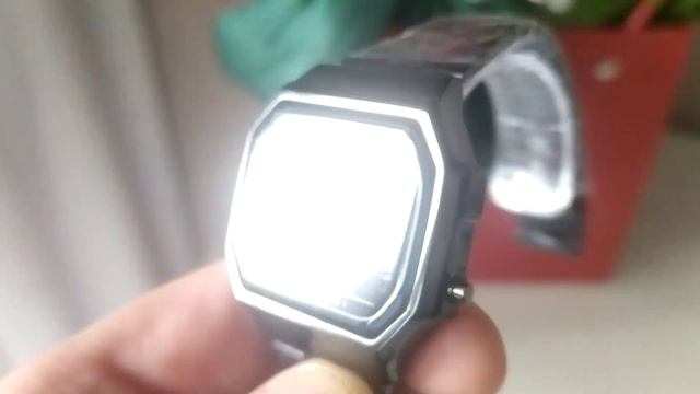 Часы наручные электронные классические. Мужские и женские. Подойдут как подарок мужчине и женщине смотреть онлайн